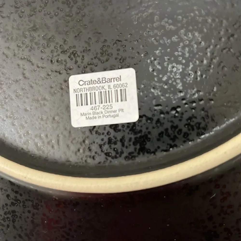 Crate&Barrel Marin Black Dinner Plate Portugal 10 1/2 In Round 1 1/2 In Tall
